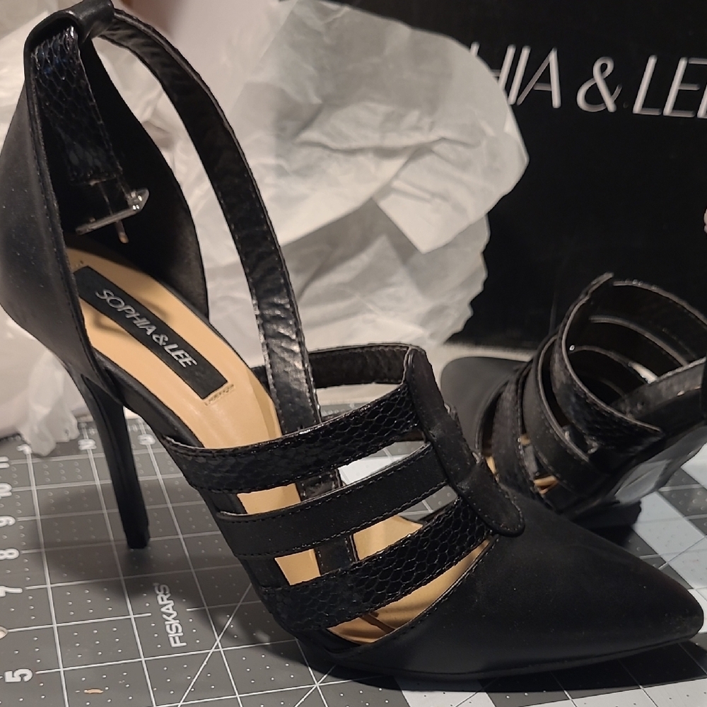 Size 8 Sophia & Lee Black Strappy Stiletto Heels - Picture 7 of 16